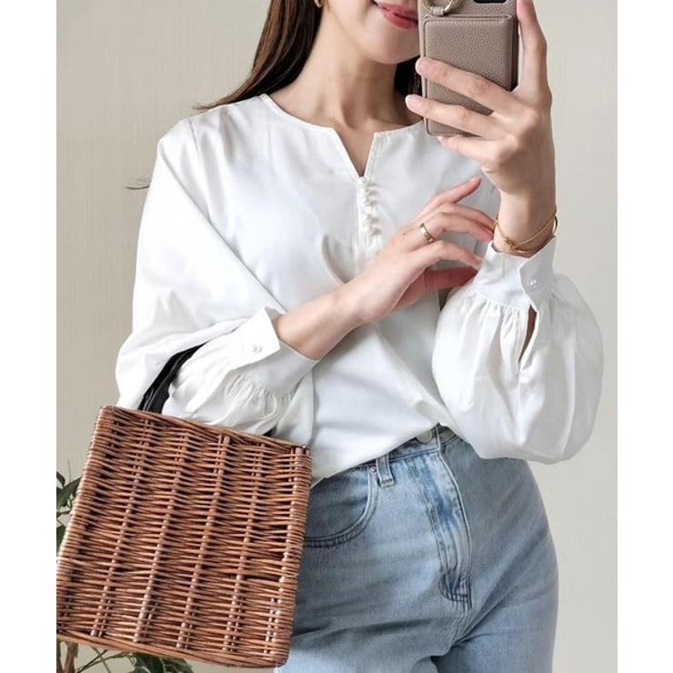 ネックレスいらずの華やかなデザイン♪キーネックパールボタンブラウス | aquagarage | 詳細画像12 