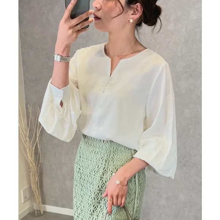 ネックレスいらずの華やかなデザイン♪キーネックパールボタンブラウス | aquagarage | 詳細画像18 