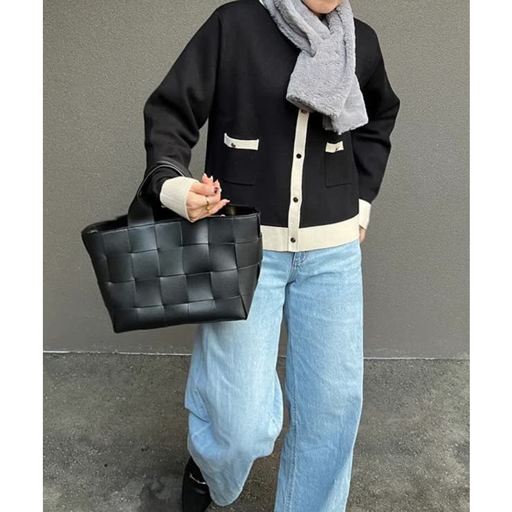 上品な配色デザインと艶のあるゴールドボタンが大人可愛いバイカラーカーディガン | aquagarage | 詳細画像6 