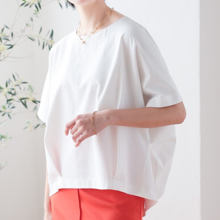 ホワイト | 女性らしい雰囲気を演出してくれるバックタックフレンチスリーブカットソー | aquagarage
