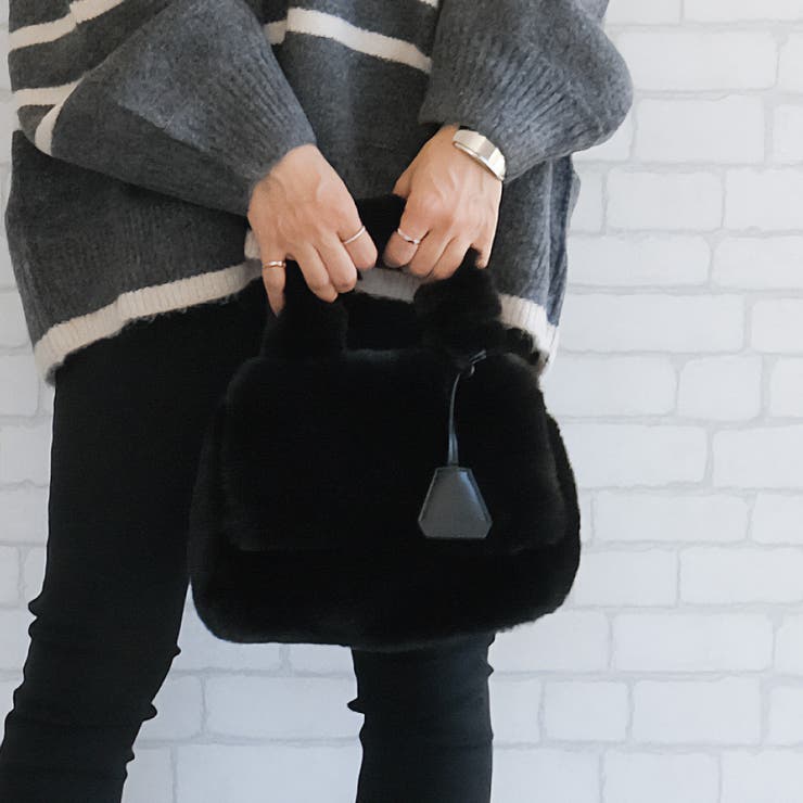 ブラック | シーズンムードがグッと高まるフェイクファー2wayバッグ | aquagarage