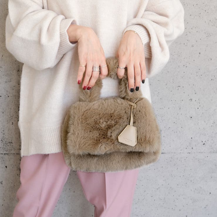 ベージュ | シーズンムードがグッと高まるフェイクファー2wayバッグ | aquagarage