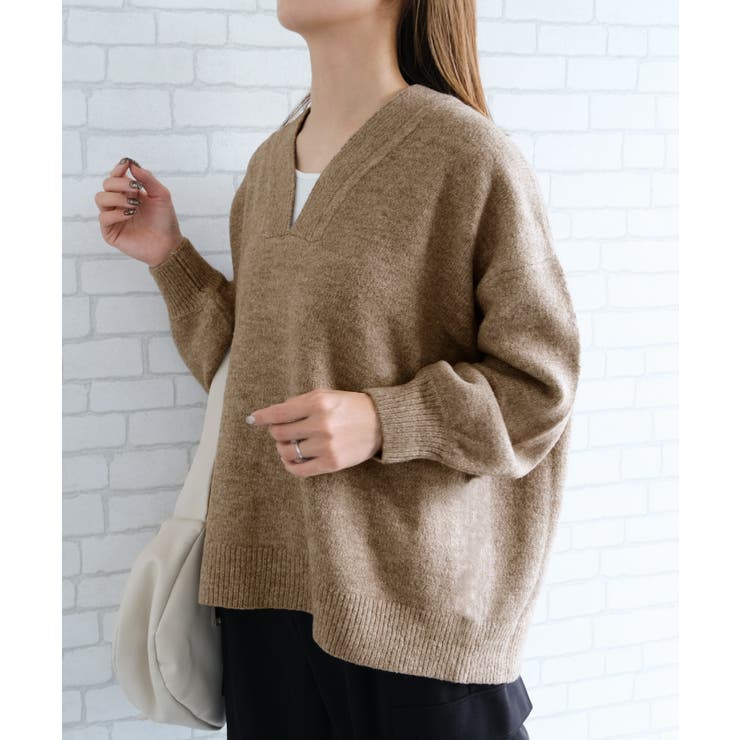 無地：グレージュ | ゆるっとシルエットでこなれた印象の深Vネックニットトップス | aquagarage