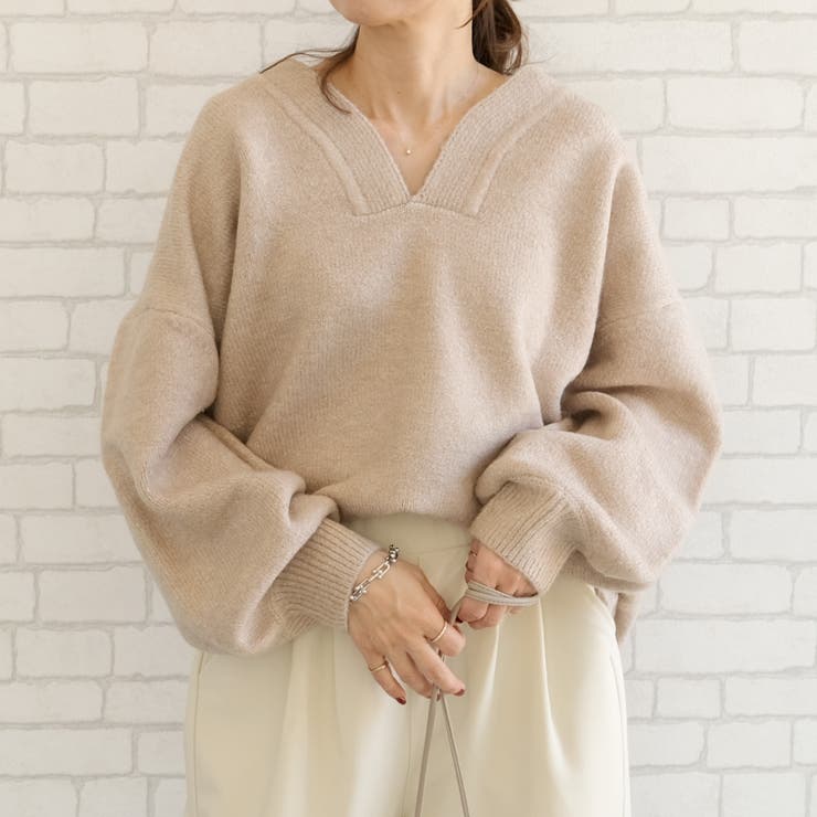 無地：ベージュ | ゆるっとシルエットでこなれた印象の深Vネックニットトップス | aquagarage
