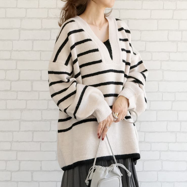 オートミール×ブラック | ゆるっとシルエットでこなれた印象の深Vネックニットトップス | aquagarage