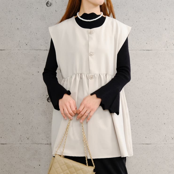 サンドベージュ | 立体的なフォルムが大人可愛いウエストフレアボタンベスト | aquagarage