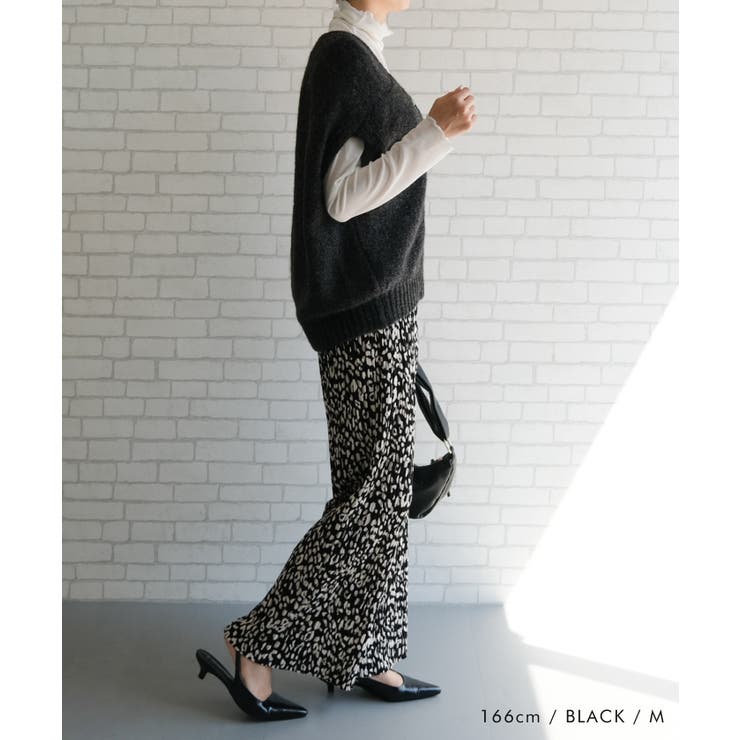 やわらかく、落ち感のあるカットソー生地のレオパード柄プリーツパンツ | aquagarage | 詳細画像11 