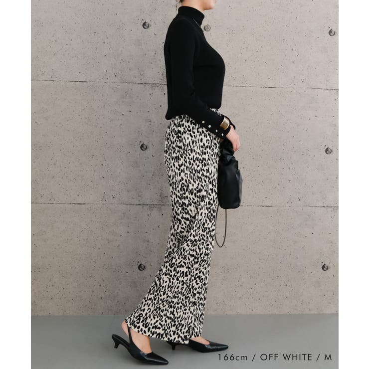 やわらかく、落ち感のあるカットソー生地のレオパード柄プリーツパンツ | aquagarage | 詳細画像7 