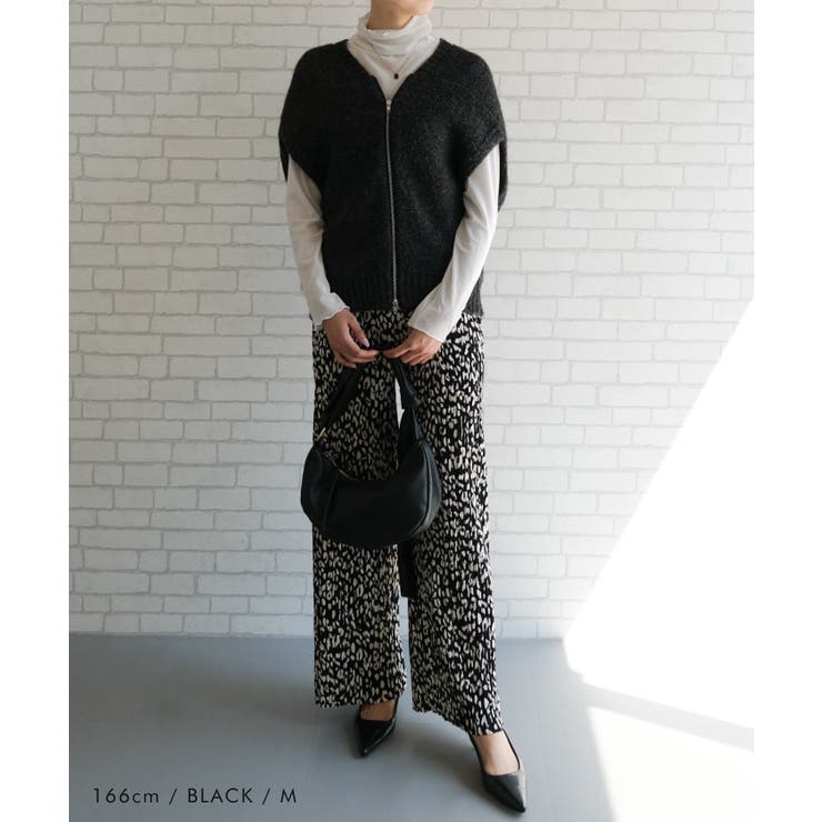 やわらかく、落ち感のあるカットソー生地のレオパード柄プリーツパンツ | aquagarage | 詳細画像10 