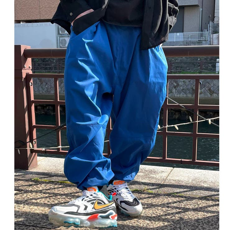 ブルー