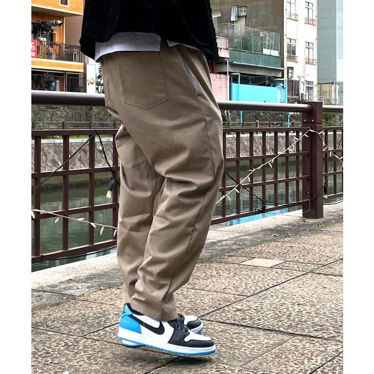 ベージュ