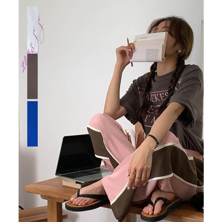グレー