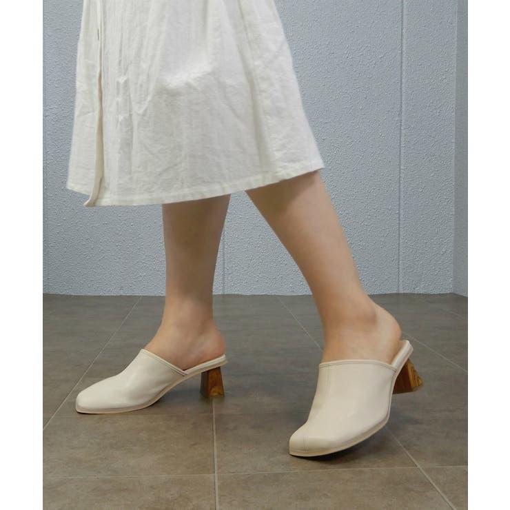 くったりフェイクレザーのスクエアサボサンダル ミュール 5cmヒール