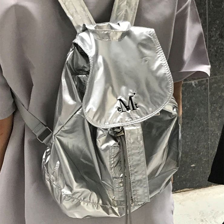 【MUCENT】 GLOSSY MINI BACKPACK/追跡付 MUCENT】GLOSSY MINI SILVER BACKPACK☆韓国の人気☆追跡付