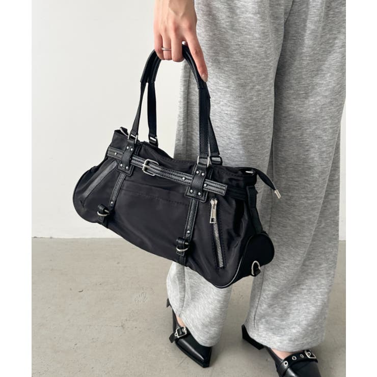 ブラック | ベルトデザインナイロンショルダーバッグ | Outfitter lab