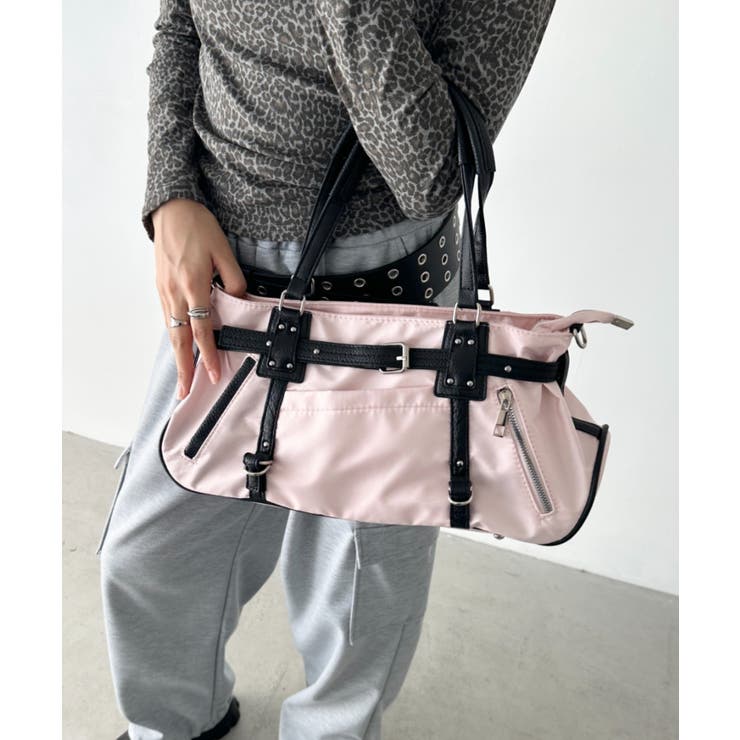 ピンク | ベルトデザインナイロンショルダーバッグ | Outfitter lab
