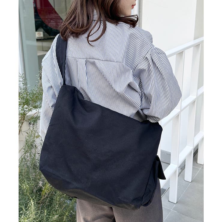 ブラック | スマホポケット付き ビッグキャンバスショルダーバッグ | Outfitter lab
