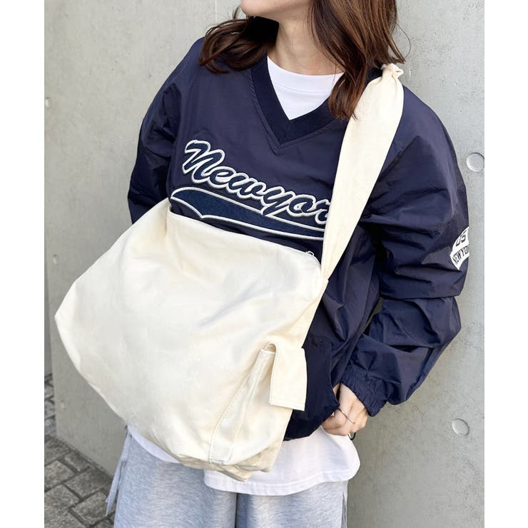 アイボリー | スマホポケット付き ビッグキャンバスショルダーバッグ | Outfitter lab
