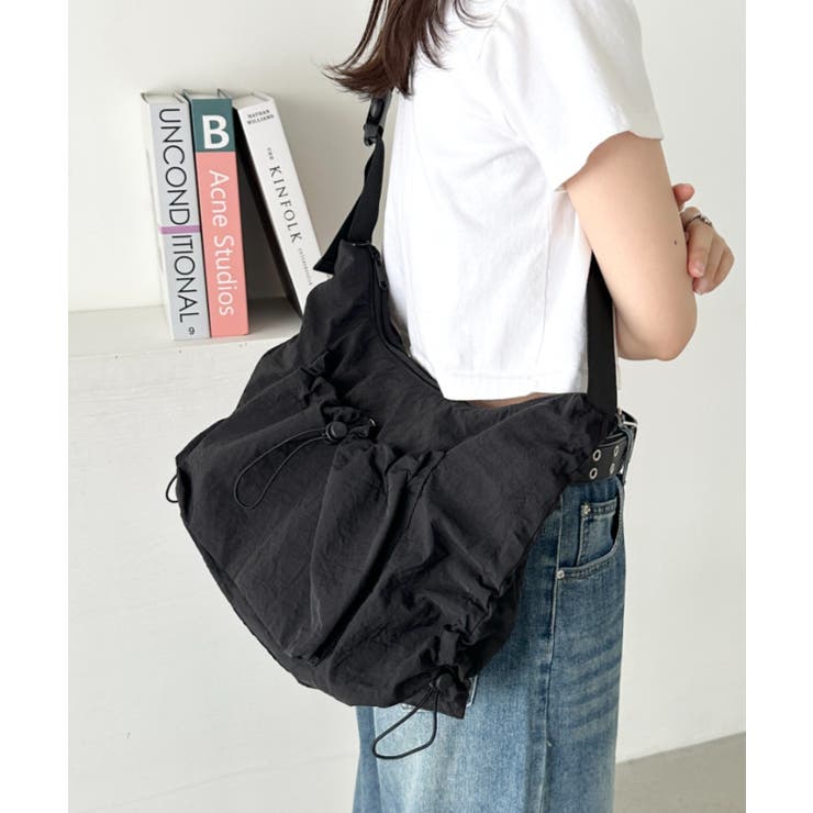 ブラック | 【A4サイズ対応】ポケット付きドロストショルダーバッグ | Outfitter lab