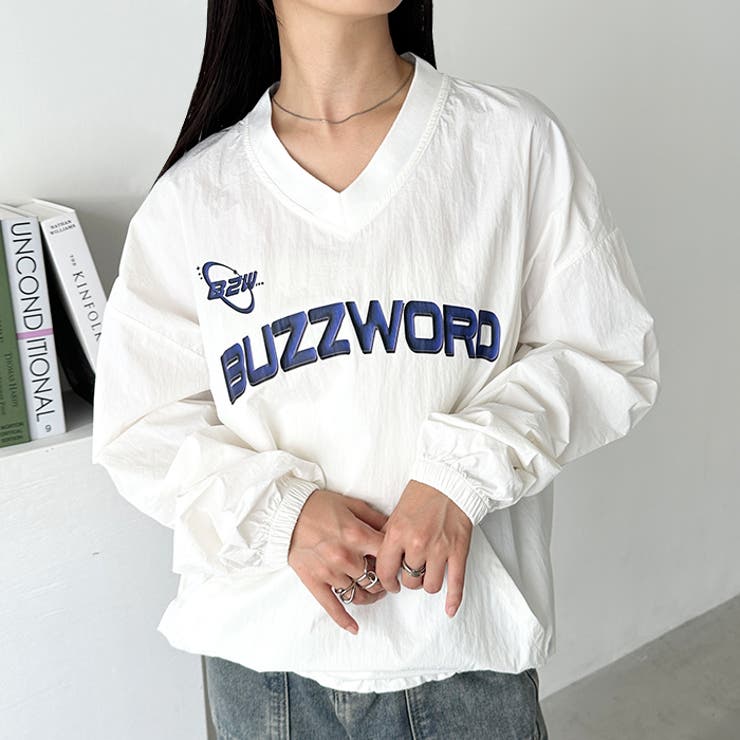 カレッジロゴ ナイロンプルオーバー セール】カレッジロゴ刺繍ナイロンプルオーバー（Tシャツ/カットソー