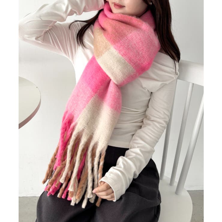 ピンクベージュ | マルチチェックボリュームフリンジマフラー | Outfitter lab