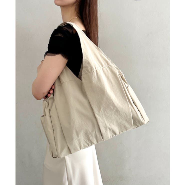 ライトベージュ | 6ポケット付き 仕切り付き軽量ナイロントートバッグ | Outfitter lab