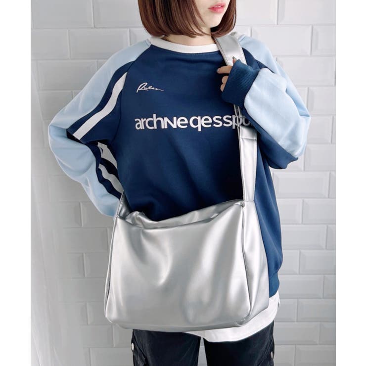 シルバー | アジャスター付きフェイクレザースクエアショルダーバッグ | Outfitter lab