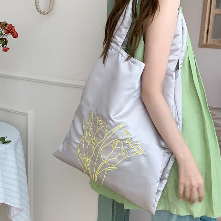 【クロスステッチ❤︎トートバッグ】ハンドメイド　サモイロフ　チューリップ クロスステッチ❤︎トートバッグ】ハンドメイド サモイロフ