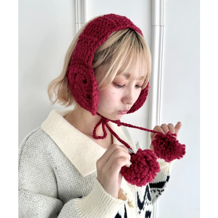 レッド | クロシェ編みポンポンイヤーマフ | Outfitter lab