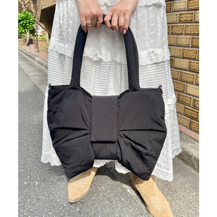 ブラック | リボンモチーフソフトナイロンショルダーバッグ | Outfitter lab