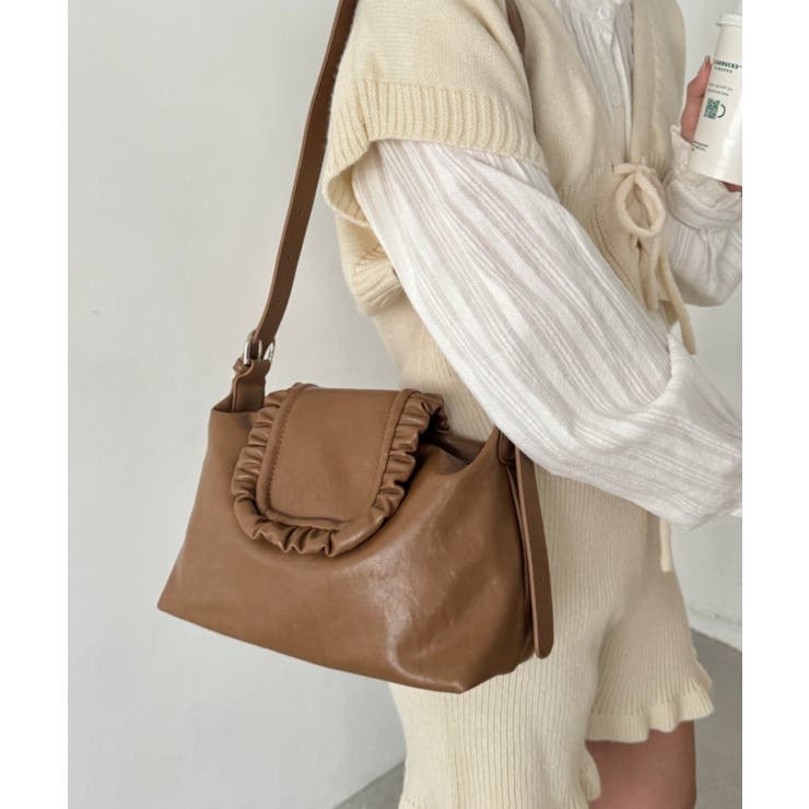 ブラウン | フリルフラップPUショルダーバッグ | Outfitter lab