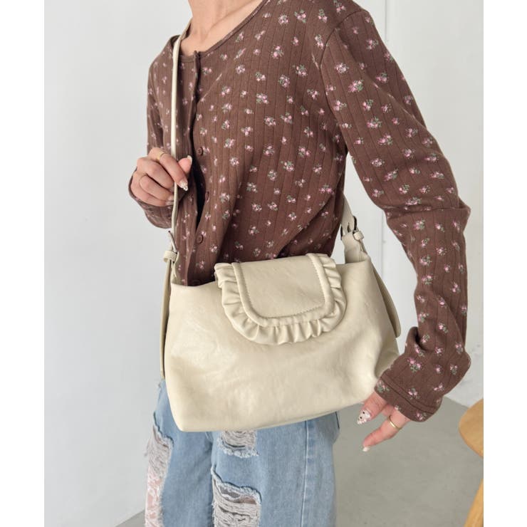 アイボリー | フリルフラップPUショルダーバッグ | Outfitter lab