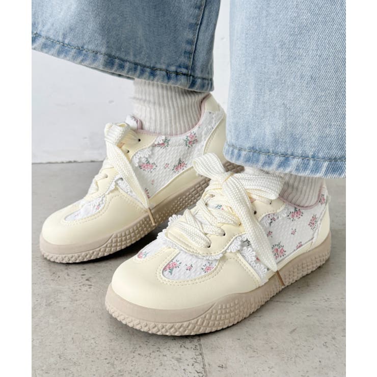 クリーム | 小花柄パステルスニーカー | Outfitter lab