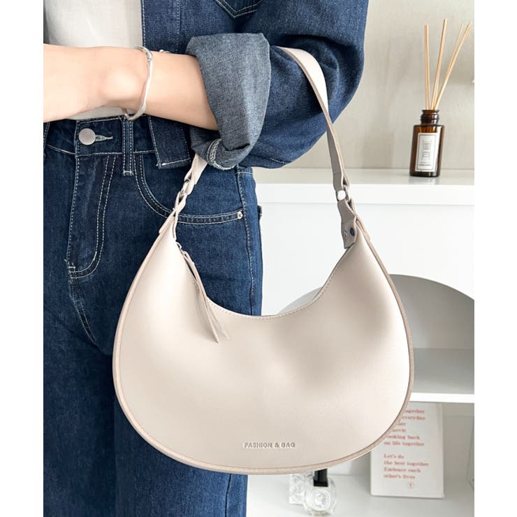 グレイッシュベージュ | ハーフムーンハンドバッグ | Outfitter lab