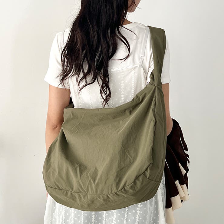 【A4収納可】大容量ムーンショルダーバッグ | Outfitter lab | 詳細画像17 
