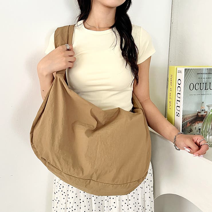 【A4収納可】大容量ムーンショルダーバッグ | Outfitter lab | 詳細画像23 