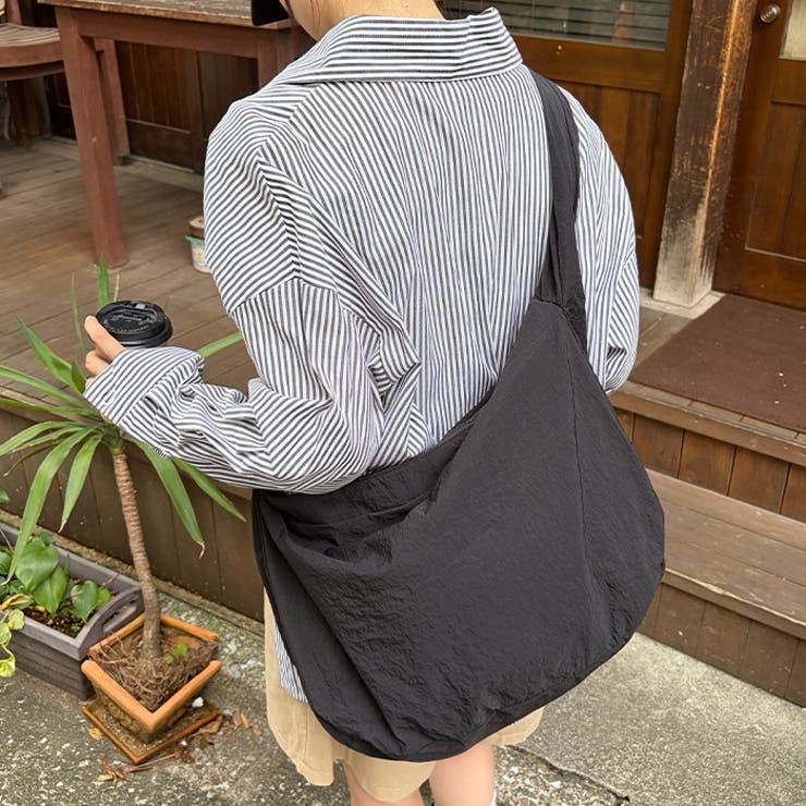 【A4収納可】大容量ムーンショルダーバッグ | Outfitter lab | 詳細画像5 