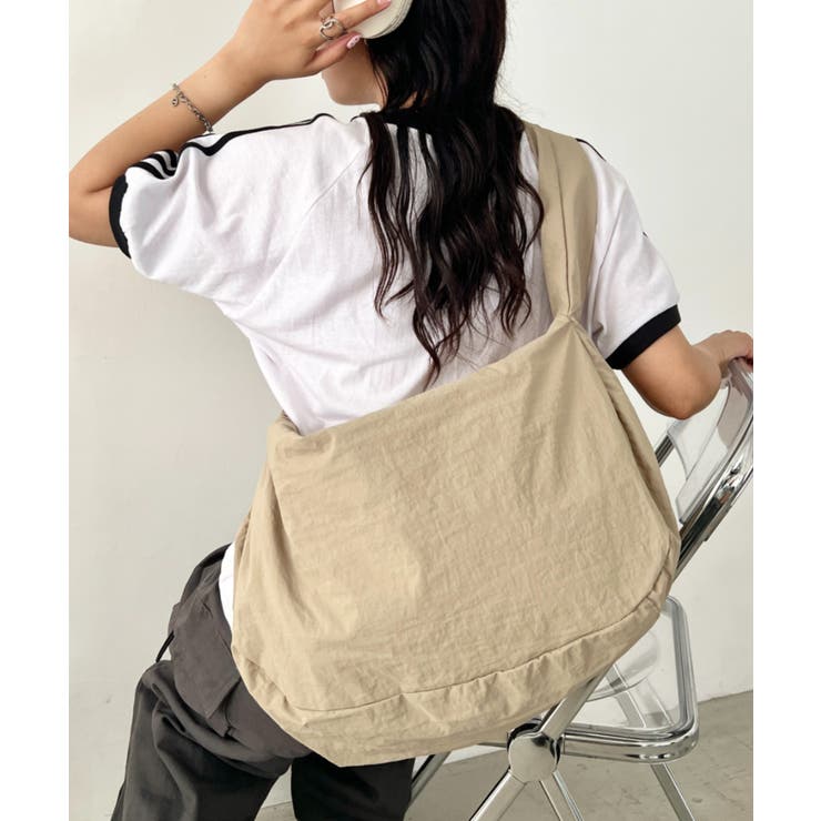 ベージュ | 【A4収納可】大容量ムーンショルダーバッグ | Outfitter lab