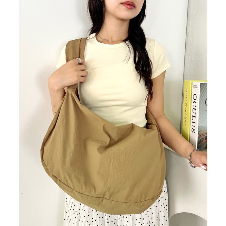 ブラウン | 【A4収納可】大容量ムーンショルダーバッグ | Outfitter lab