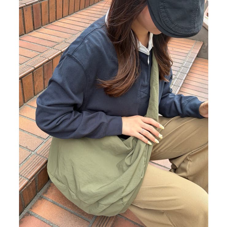 カーキ | 【A4収納可】大容量ムーンショルダーバッグ | Outfitter lab