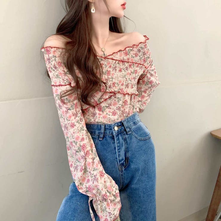 オフショル花柄シャーリングトップス オフショルダー レディース 品番 Amvw Belle Cie ベルシー のレディースファッション通販 Shoplist ショップリスト