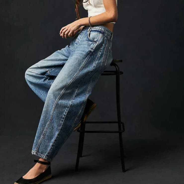送料関税込み★LEMAIRE★ベルト付きバレルレッグジーンズ LEMAIRE ベルト付きミッドライズバレルレッグジーンズ