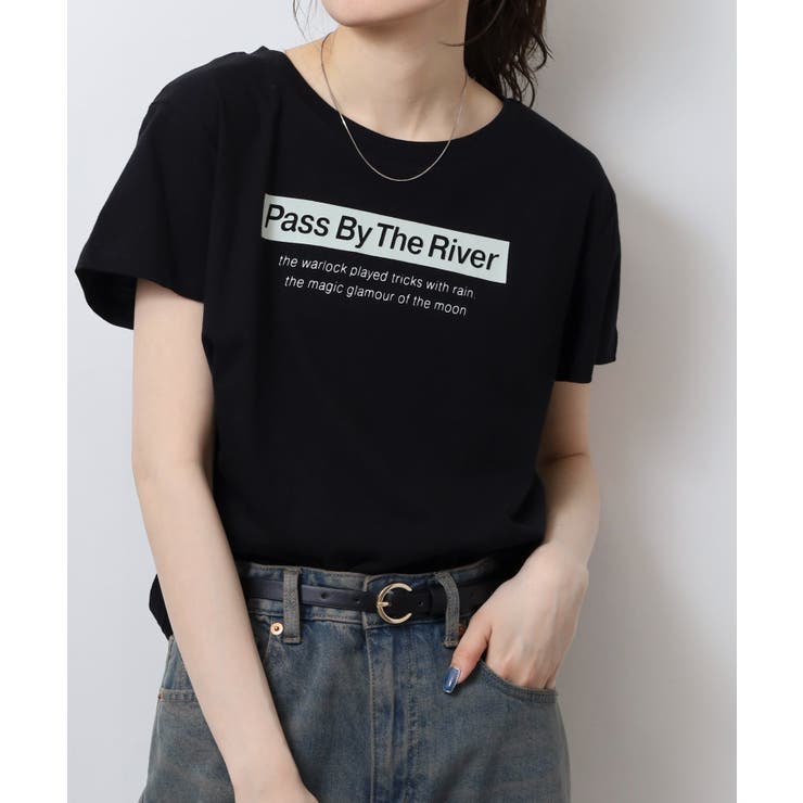 ブラック6 | オーバーサイズシルエットショート丈ロゴプリントTシャツ | atONE