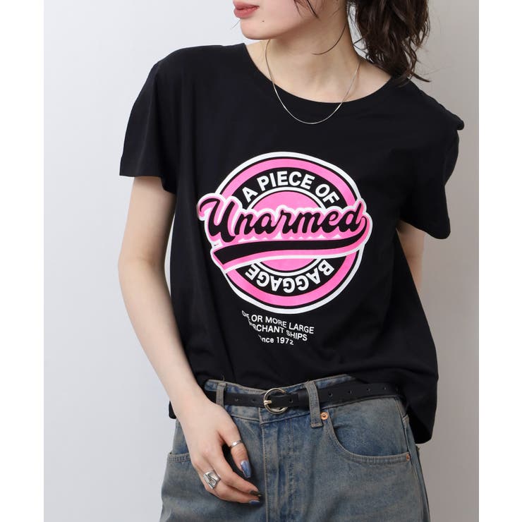 ブラック4 | オーバーサイズシルエットショート丈ロゴプリントTシャツ | atONE