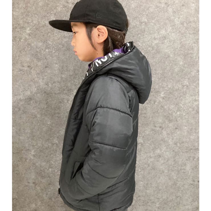 キッズ子供服中綿ジャケットアウターフーディーパーカー男の子女の子ボーイズガールズブルゾンジャンパー防寒暖か無地ロゴネオンカラーアウトドアキャンプカジュアルスポーティジュニア120cm130cm140cm150cm160cm「943-106」