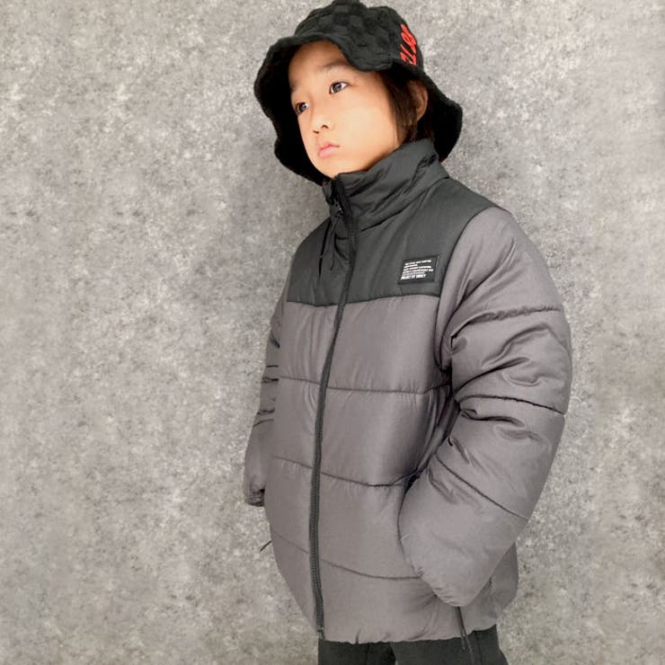 キッズ子供服中綿ジャケットアウターマウンテンジャケットフーディースタンドカラー男の子女の子ボーイズガールズブルゾンジャンパーフェイクダウン防寒暖か無地アウトドアキャンプ110cm120cm130cm140cm150cm160cm「943-100.101」