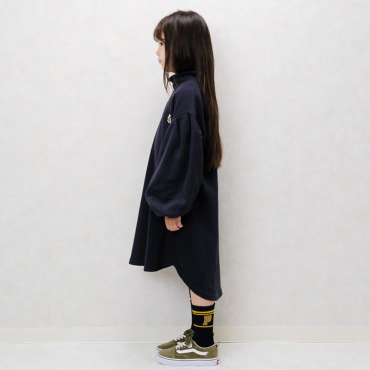 キッズワンピースマイクロフリースハイネック子供服女の子ビッグシルエットBIG刺繍ロゴジュニアカジュアルアメカジストリートシンプルガーリー110cm120cm130cm140cm150cm160cm「243-06B」