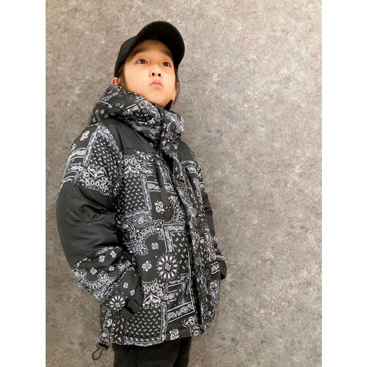 キッズ子供服中綿ジャケットアウターバルトロ風マウンテンジャケットフーディーパーカー男の子女の子ボーイズガールズジャンパー防寒暖か総柄ペイズリーアウトドアキャンプスポーティジュニア120cm130cm140cm150cm160cm「943-105」