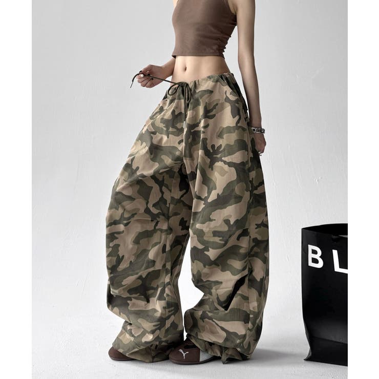 カーキ | カモフラ柄ドロストワイドパンツ | Axis