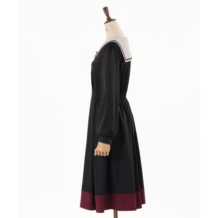 ブローチ付セーラーワンピース[品番：IGAW0004495]｜axes femme